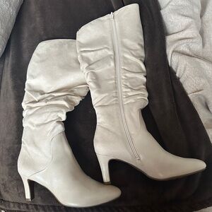 Cream LifeStride heeled slouch boots - NEVER WORN - size 9.5